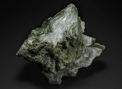 Quartz, Calcite<br />Huanggang Mines, Hexigten Banner (Kèshíkèténg Qí), Chifeng (Ulanhad), Inner Mongolia Autonomous Region, China<br />9.4 x 8.0 cm<br /> (Author: am mizunaka)