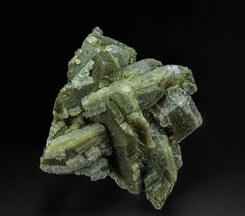 Quartz, Calcite<br />Huanggang Mines, Hexigten Banner (Kèshíkèténg Qí), Chifeng (Ulanhad), Inner Mongolia Autonomous Region, China<br />9.4 x 8.0 cm<br /> (Author: am mizunaka)