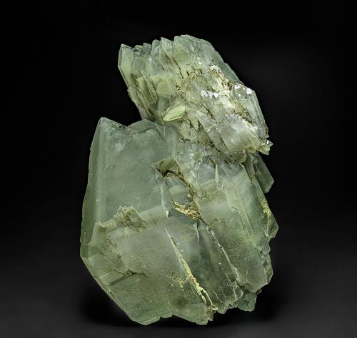 Quartz, Epidote<br />Vohémar District, Sava Region (Northeastern Region), Antsiranana Province, Madagascar<br />11.4 x 8.9 cm<br /> (Author: am mizunaka)
