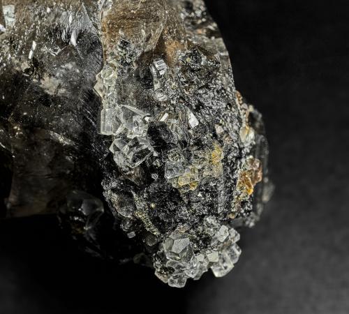 Quartz (variety smoky quartz), Calcite<br />Lowville, Lewis County, New York, USA<br /><br /> (Author: am mizunaka)