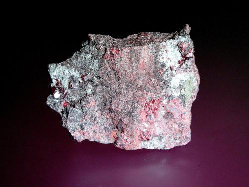 Cinabrio<br />Mina El Entredicho, Almadenejos, Comarca Valle de Alcudia, Ciudad Real, Castilla-La Mancha, España<br />5 x 4 cm.<br /> (Autor: Antonio P. López)