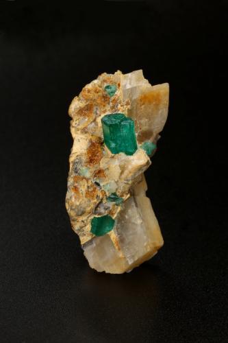 Beryl (variety emerald), Calcite<br />Peñas Blancas Mine, Municipio San Pablo de Borbur, Western Emerald Belt, Boyacá Department, Colombia<br />41mm x 21mm x 19mm, group=7mm<br /> (Author: Fiebre Verde)