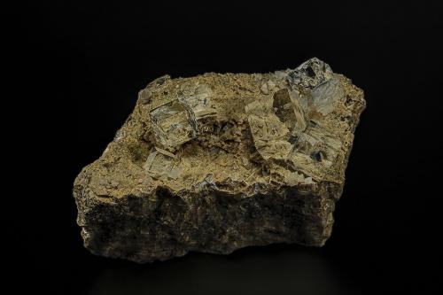 Fluorite, Calcite<br />Nikolaevski Mine, Dalnegorsk, Dalnegorsk Urban District, Primorsky Krai, Far-Eastern Region, Russia<br />6.9 x 5.0 cm<br /> (Author: am mizunaka)