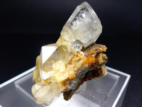 Baryte, Smithsonite (variety Monheimite)<br />Miniera Montevecchio, Arbus, Provincia Medio Campidano, Cerdeña/Sardegna, Italia<br />60 x 46 mm<br /> (Author: Sante Celiberti)