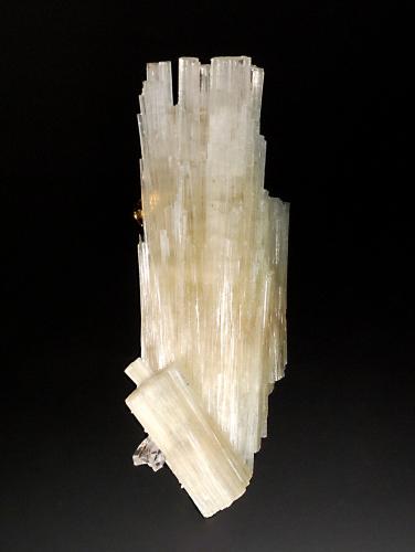 Fluorapatite<br />Minas da Panasqueira, Aldeia de São Francisco de Assis, Covilhã, Castelo Branco, Cova da Beira, Centro, Portugal<br />4.0 x 1.5 cm<br /> (Author: Michael Shaw)