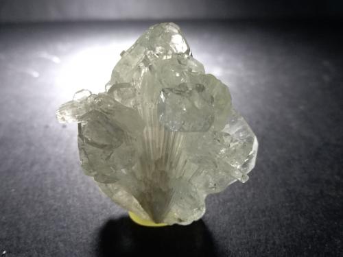 Fluorapophillite-(K), Scolecite<br />Distrito Pune (Distrito Poonah), Maharashtra, India<br />40 x 39 mm<br /> (Author: Sante Celiberti)