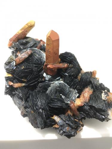 Hematite and Quartz covered by iron oxide<br />Lechang Mine, Lechang, Shaoguan Prefecture, Guangdong Province, China<br />12 x 5 cm, longuest quartz crystal 3.5 cm<br /> (Author: Jean Suffert)