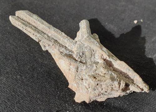 Stibiconite (ps. after Stibnite)<br />San José Mine, Estación Wadley, Municipio Catorce, San Luis Potosí, Mexico<br />6 x 3 cm<br /> (Author: Volkmar Stingl)