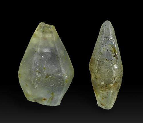 Corundum<br />Ratnapura, Ratnapura District, Sabaragamuwa Province, Sri Lanka<br />26 mm largest x-tal.<br /> (Author: Rob Schnerr)