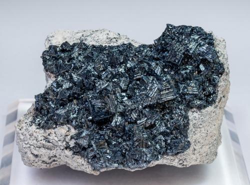Magnetite<br />Zgounder Mine, Jebel Siroua, Taroudant Province, Souss-Massa Region, Morocco<br />5.8 × 4.6 × 4.7 cm<br /> (Author: Jordi Fabre)