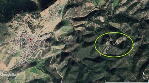 Modificado de Google Earth© con la población de Moulay Bouazza y en la elipse verde la zona de la mina Bou Iboulkhir. (Autor: Carles)