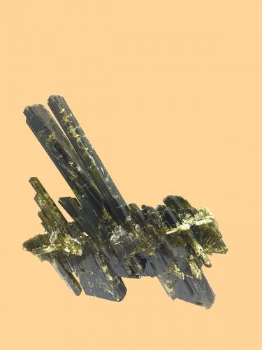 Clinozoisite<br />Tormiq Valley, Baltistan District, Gilgit-Baltistan (Northern Areas), Pakistan<br />12 x 8 cm, longuest cristal 9.5 cm<br /> (Author: Jean Suffert)