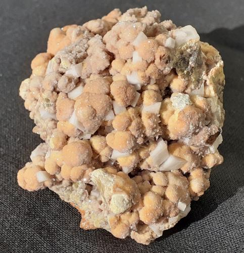 Mimetite, Calcite<br />Potosí Mine, Santo Domingo (Francisco Portillo), Santa Eulalia District, Municipio Aquiles Serdán, Chihuahua, Mexico<br />5 x 4 cm<br /> (Author: Volkmar Stingl)