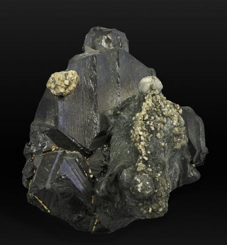 Sphalerite<br />Mina Stan Trg (Stari Trg), Complejo Trepča, Valle Trepča, Kosovska Mitrovica, Distrito Kosovska Mitrovica, Kosovo<br />70 x 60 x 40 mm<br /> (Author: Rob Schnerr)