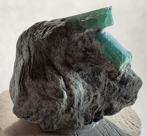 Beryl (variety emerald)<br />Sedl, Habach Valley, Hohe Tauern, Salzburg, Austria<br />2 x 2 cm<br /> (Author: Volkmar Stingl)