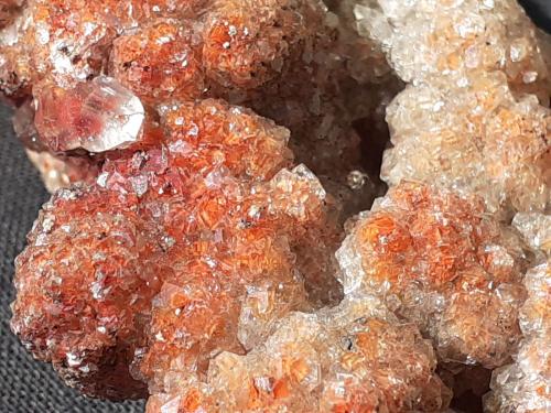 Calcite, Hematite<br />Potosí Mine, Santo Domingo (Francisco Portillo), Santa Eulalia District, Municipio Aquiles Serdán, Chihuahua, Mexico<br />6,5 x 3,5 cm<br /> (Author: Volkmar Stingl)
