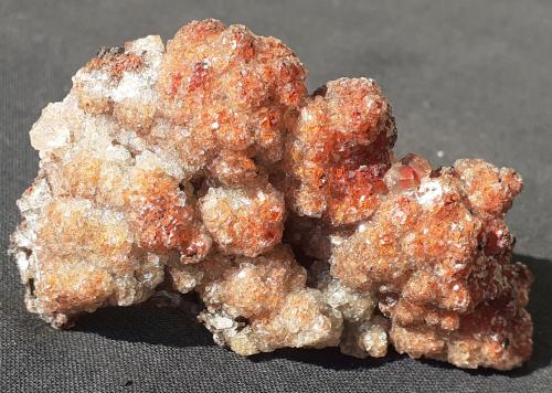 Calcite, Hematite<br />Potosí Mine, Santo Domingo (Francisco Portillo), Santa Eulalia District, Municipio Aquiles Serdán, Chihuahua, Mexico<br />6,5 x 3,5 cm<br /> (Author: Volkmar Stingl)