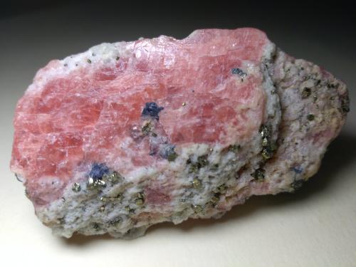 Rhodochrosite<br />Wutong Mine, Liubao, Cangwu, Wuzhou Prefecture, Guangxi Zhuang Autonomous Region, China<br />60 x 35 mm<br /> (Author: Sante Celiberti)