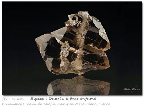 Quartz<br />Arête des Rochassiers, Glaciar Talèfre, Mont Blanc, Chamonix, Haute-Savoie, Auvergne-Rhône-Alpes, Francia<br />fov 76 mm<br /> (Author: ploum)