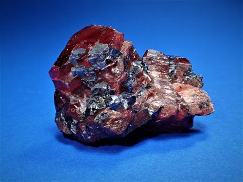 Pyroxmangite<br />Broken Hill, Condado Yancowinna, Nueva Gales del Sur, Australia<br />47.5 mm x 31.5 mm x 21.1 mm<br /> (Author: Don Lum)