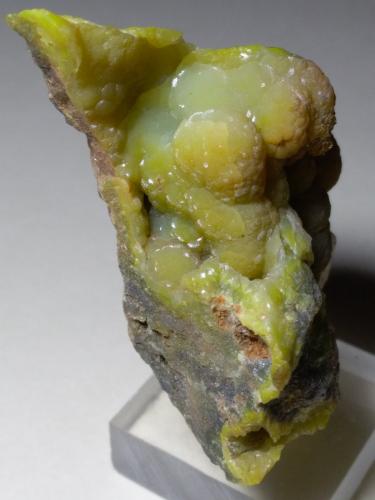 Smithsonite, Cerussite<br />Mina Masua, Masua, Iglesias, Provincia Sud Sardegna, Cerdeña/Sardegna, Italia<br />62 x 35 mm<br /> (Author: Sante Celiberti)