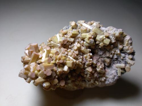 Vanadinite (variety arsenic-bearing vanadinite)<br />Zona minera Touissit, Distrito Touissit, Provincia Jerada, Región Oriental, Marruecos<br />58 x 46 mm<br /> (Author: Sante Celiberti)