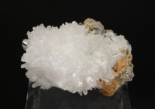 Olshanskyite and Roweite<br />Mina Shijiangshan, Aldea Shijiangshan, Yinwu, Linxi, Ulanhad League, Región Autónoma Mongolia Interior, China<br />5.4 x 4.1 cm<br /> (Author: Michael Shaw)