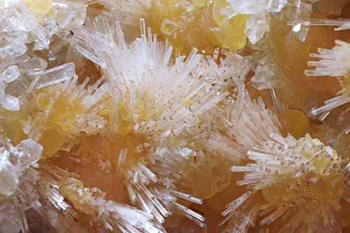 Hydroboracite with Celestine on Calcite<br />Mina Hisarcik, depósito Emet de boratos, Emet, Distrito Emet, Provincia Kütahya, Región Egeo, Turquía<br />Size of the whole specimen: 11.7 × 8.5 × 8.2 cm<br /> (Author: Jordi Fabre)
