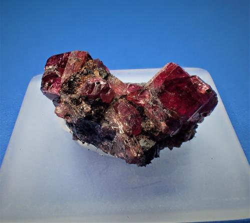 Pyroxmangite<br />Mina Taguchi, Shitara, Kitashitara, Prefectura Aichi, Región Chubu, Isla Honshu, Japón<br />22 mm x 17 mm x 10 mm<br /> (Author: Don Lum)