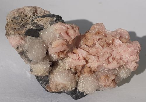 Rhodochrosite, Quartz, Galena, Pyrite<br />Stan Trg (Stari Trg) Mine, Trepča Complex, Trepča Valley, Kosovska Mitrovica, Kosovska Mitrovica District, Kosovo<br />4,5 x 3 cm<br /> (Author: Volkmar Stingl)