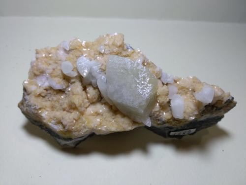 Calcite, Dolomite<br />Mina San Giovanni, Punta della Torre, Iglesias, Provincia Sud Sardegna, Cerdeña/Sardegna, Italia<br />11 x 6 cm<br /> (Author: Sante Celiberti)