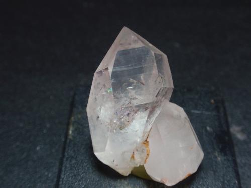 Cuarzo (variedad cristal de roca)<br />La Cabaña, Valdelmar, zona minera de Berbes, Berbes, Ribadesella, Comarca Oriente, Principado de Asturias (Asturias), España<br />25x30 mm<br /> (Autor: Ignacio)