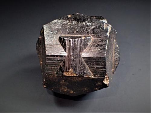 Pyrite (variety Iron Cross twin crystal), Goethite, Limonite<br />Gachalá mining district, Municipio Gachalá, Eastern Emerald Belt, Cundinamarca Department, Colombia<br />59 mm x 58 mm x 57 mm<br /> (Author: Don Lum)