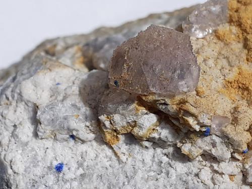 Fluorite, Quartz (variety chalcedony), Azurite<br />Yongping Mine, Yongping, Yanshan, Shangrao Prefecture, Jiangxi Province, China<br />9 x 6,5 cm<br /> (Author: Volkmar Stingl)