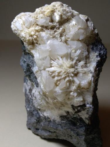 Laumontite, Calcite<br />Cantera Crastu Muradu, Osilo, Provincia Sassari, Cerdeña/Sardegna, Italia<br />68 x 65 mm<br /> (Author: Sante Celiberti)