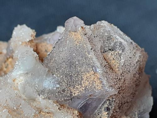 Fluorite, Quartz<br />Yongping Mine, Yongping, Yanshan, Shangrao Prefecture, Jiangxi Province, China<br />3,5 x 2,5 cm<br /> (Author: Volkmar Stingl)