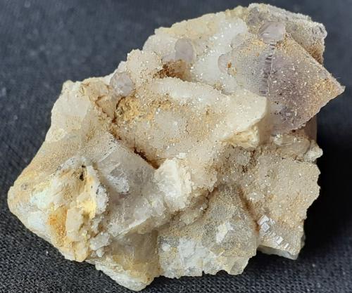 Fluorite, Quartz<br />Yongping Mine, Yongping, Yanshan, Shangrao Prefecture, Jiangxi Province, China<br />3,5 x 2,5 cm<br /> (Author: Volkmar Stingl)