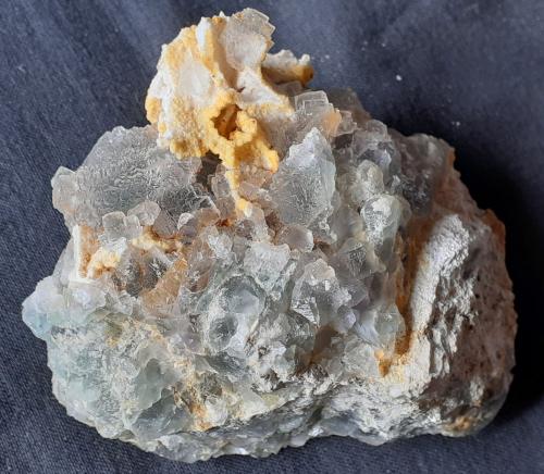 Fluorite, Quartz (variety chalcedony)<br />Yongping Mine, Yongping, Yanshan, Shangrao Prefecture, Jiangxi Province, China<br />7 x 6 cm<br /> (Author: Volkmar Stingl)