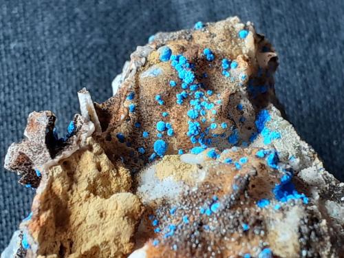 Azurite, Fluorite, Quartz, limonite<br />Yongping Mine, Yongping, Yanshan, Shangrao Prefecture, Jiangxi Province, China<br />5 x 4 cm<br /> (Author: Volkmar Stingl)