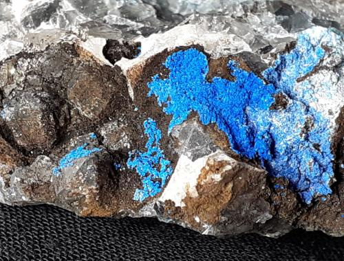 Azurite, Fluorite, limonite<br />Yongping Mine, Yongping, Yanshan, Shangrao Prefecture, Jiangxi Province, China<br />5,5 x 3,5 cm<br /> (Author: Volkmar Stingl)