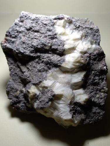 Mesolite<br />Montresta, Provincia Oristano, Cerdeña/Sardegna, Italia<br />84 x 78 mm<br /> (Author: Sante Celiberti)