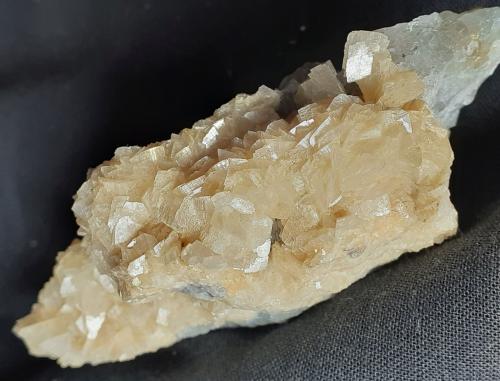 Dolomite (variety Fe-dolomite), Fluorite<br />Yongping Mine, Yongping, Yanshan, Shangrao Prefecture, Jiangxi Province, China<br />7,5 x 3 cm<br /> (Author: Volkmar Stingl)