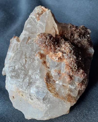 Eosphorite, Quartz<br />Ilha claim, Taquaral, Itinga, Jequitinhonha, Minas Gerais, Brazil<br />6,5 x 5 cm<br /> (Author: Volkmar Stingl)