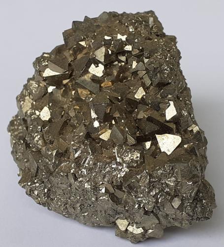 Pyrite<br />Mina Huanzala, Distrito Huallanca, Provincia Dos de Mayo, Departamento Huánuco, Perú<br />4,5 x 4 cm<br /> (Author: Volkmar Stingl)