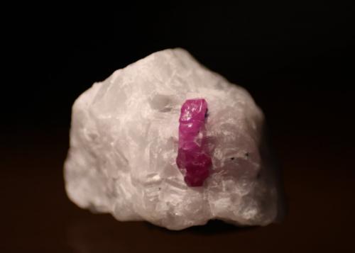 Corundum (variety ruby)<br />Jagdalek Mine, Surobi, Kabul, Afghanistan<br />25mm x 20mm x 18mm.  Crystal: 12 mm<br /> (Author: Firmo Espinar)