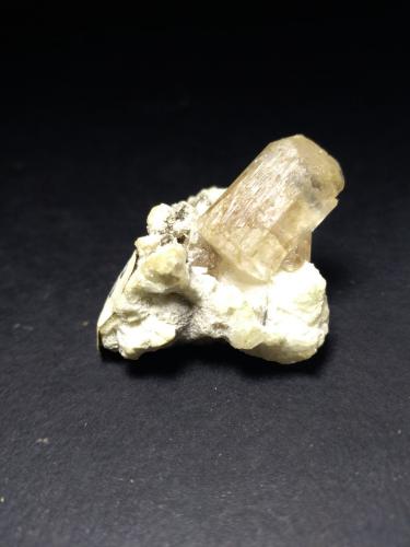 Topaz<br />Shigar Valley, Shigar District, Gilgit-Baltistan (Northern Areas), Pakistan<br />29 x 24 mm<br /> (Author: Sante Celiberti)