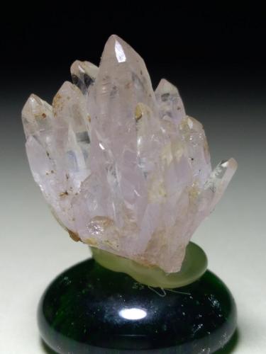 Quartz (variety rose quartz)<br />Pitorra claim, Alto da Pitorra, Laranjeiras, Galiléia, Vale do Rio Doce, Minas Gerais, Brazil<br />24 x 22 mm<br /> (Author: Sante Celiberti)