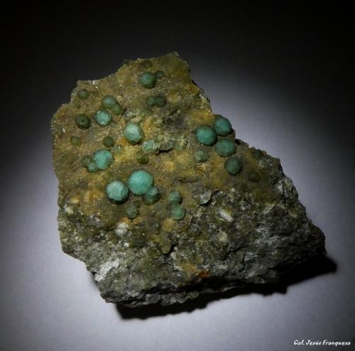 Fluorita.<br />Afloramientos de Singuerlín, Puig Castellar (Serra de Marina), Singuerlín, Santa Coloma de Gramenet, Comarca Barcelonès, Barcelona, Cataluña / Catalunya, España<br />53x43 mm.<br /> (Autor: Jesus Franquesa Baucells)