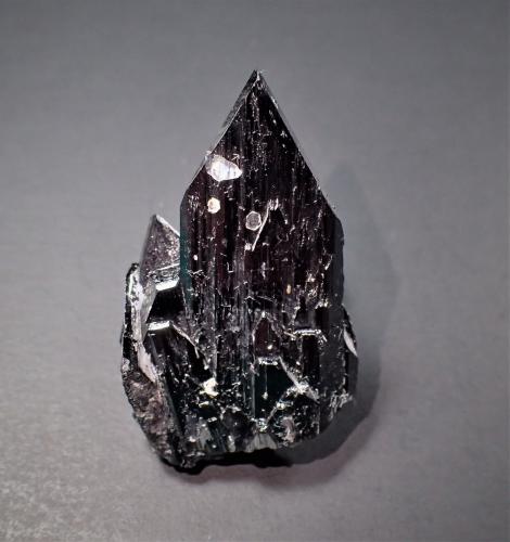 Ferberite<br />Tae Hwa Mine, Neungam-ri, Angseong-myeon, Chungju, Chungcheongbukdo, South Korea<br />37 mm x 25 mm x 13 mm<br /> (Author: Don Lum)