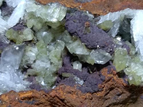 Adamite, Hemimorphite, Calcite<br />Ojuela Mine, Mapimí, Municipio Mapimí, Durango, Mexico<br />91 x 76 mm<br /> (Author: Sante Celiberti)